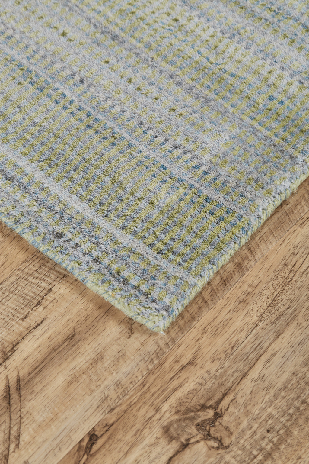Green Blue And Tan Ombre Hand Woven Area Rug - 4' x 6'