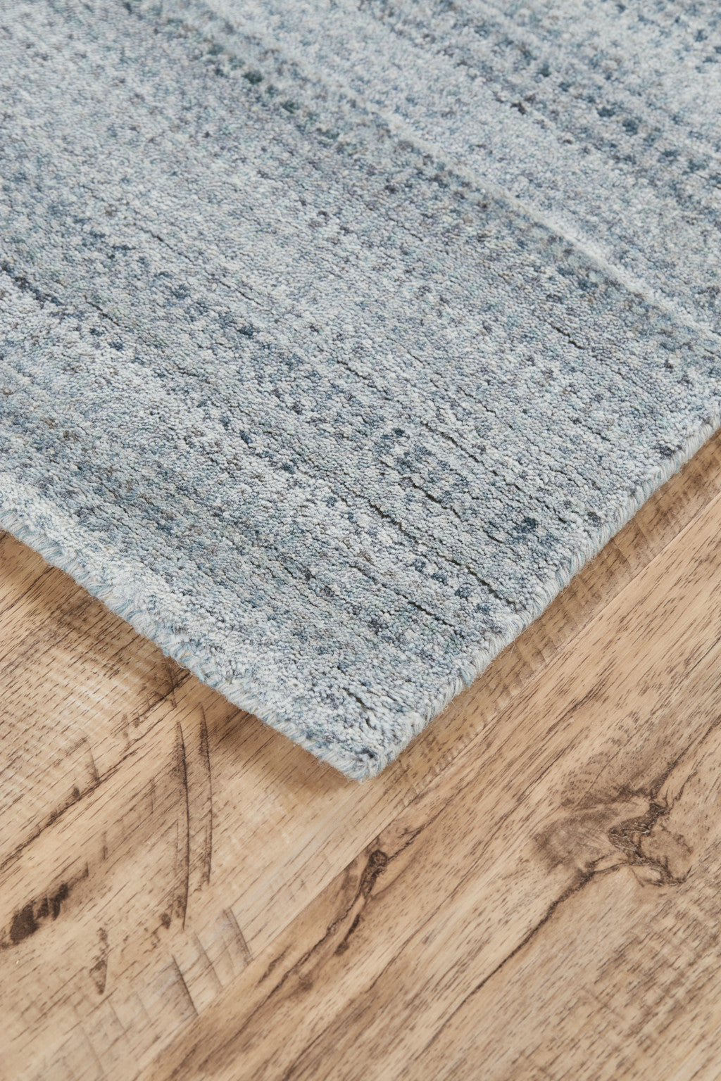 Green Blue And Tan Ombre Hand Woven Area Rug - 4' x 6'