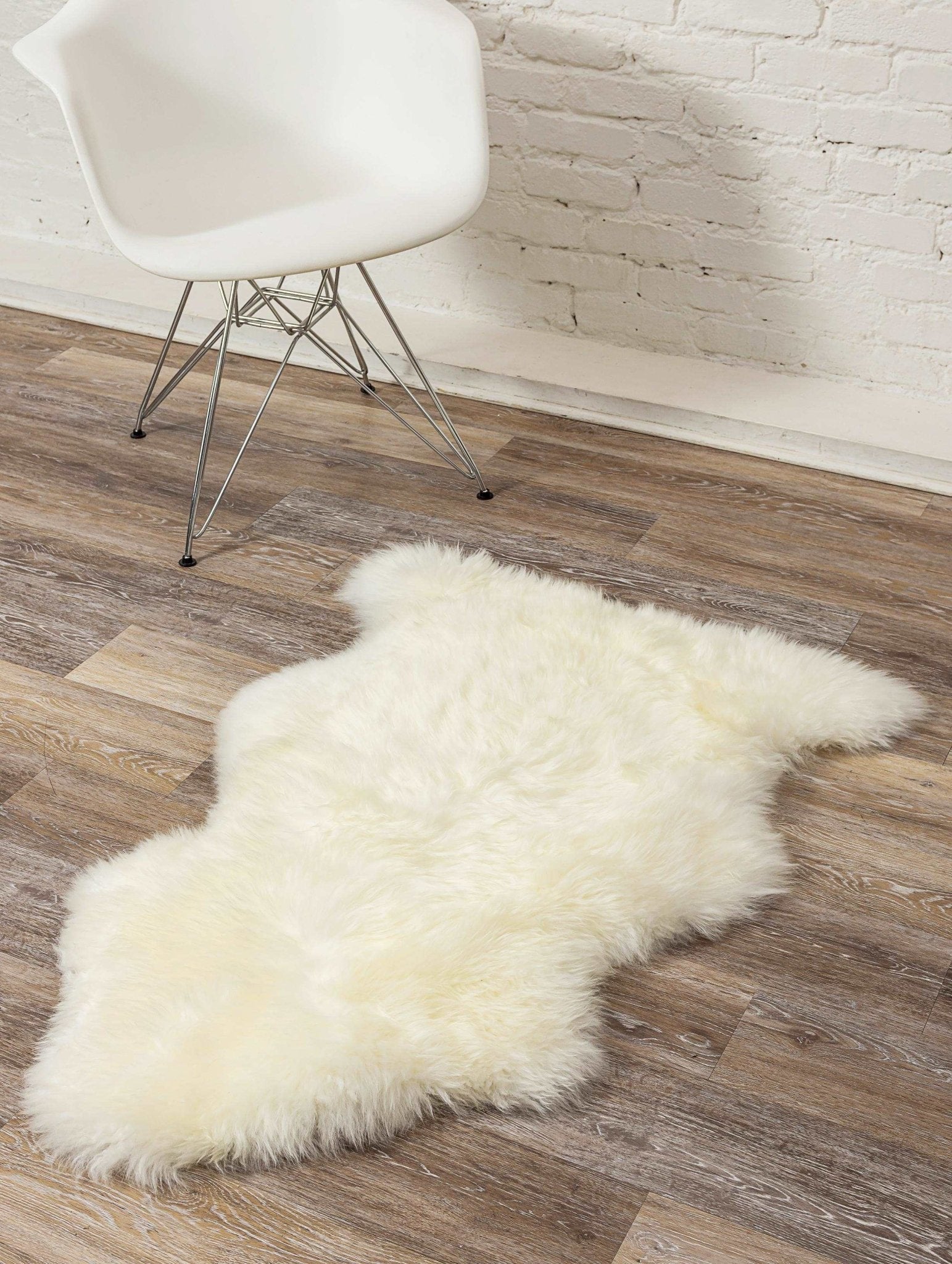 Natural New Zealand Sheepskin Wool Area Rug in White 2' x 3'