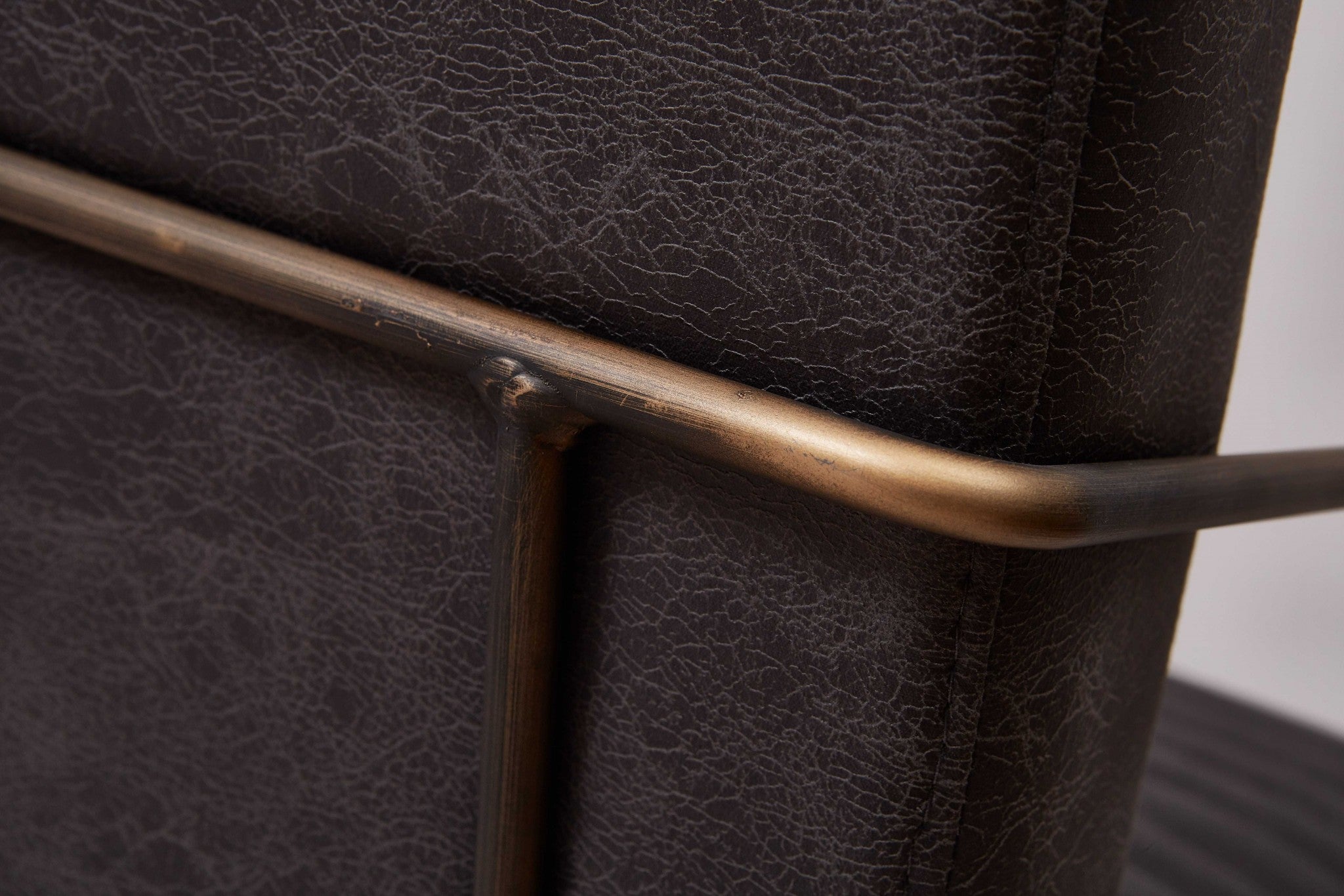 Sillón moderno ergonómico de piel sintética gris