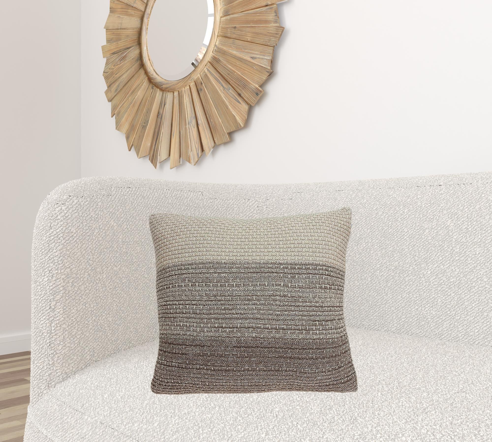 20" X 7" X 20" 迷人過渡棕褐色枕套，帶聚乙烯嵌件