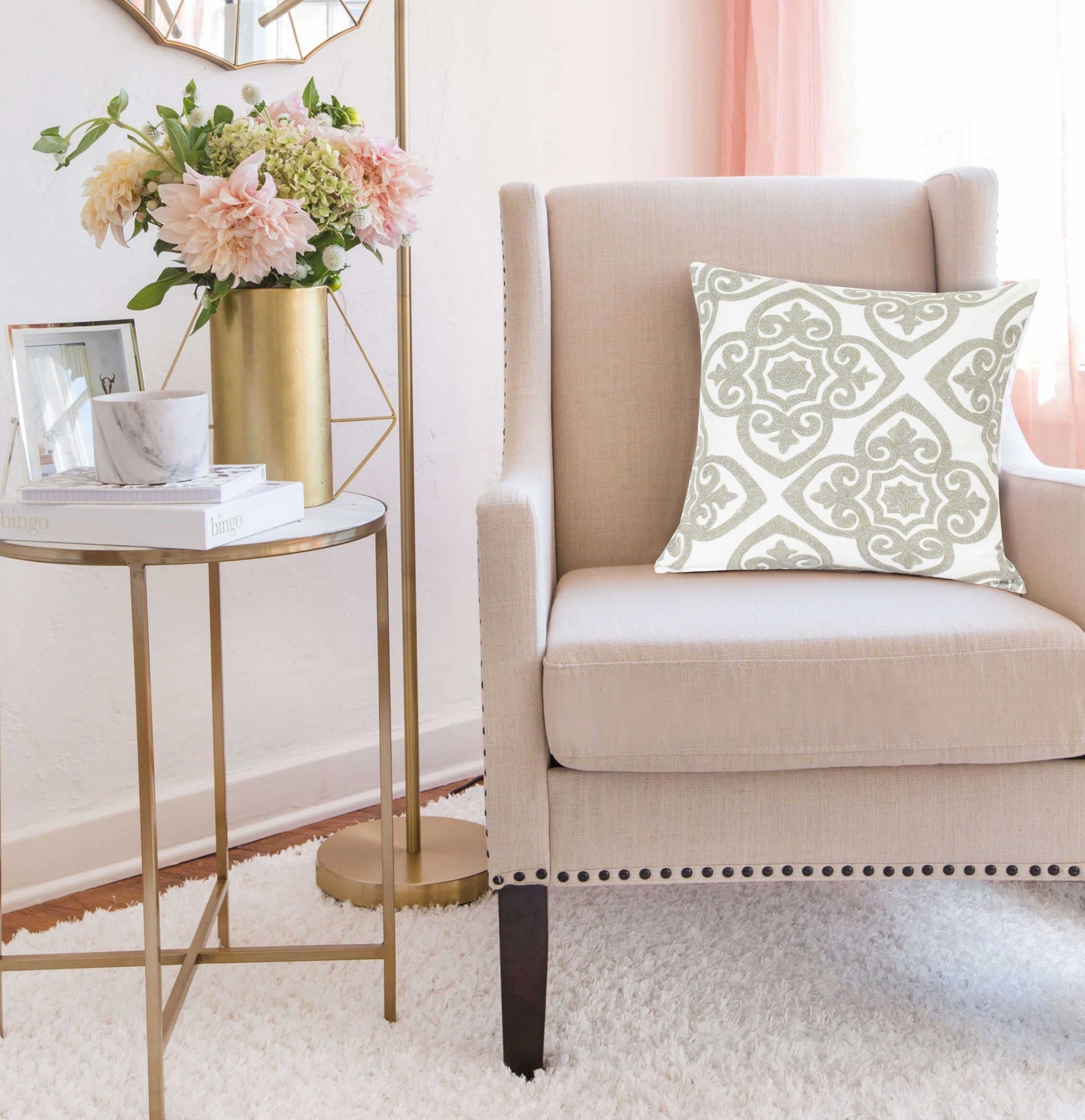 20" X 7" X 20" 閃亮象牙色枕套，帶聚乙烯嵌件