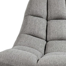 Silla gris claro de tela con textura suave y acero cepillado - 40