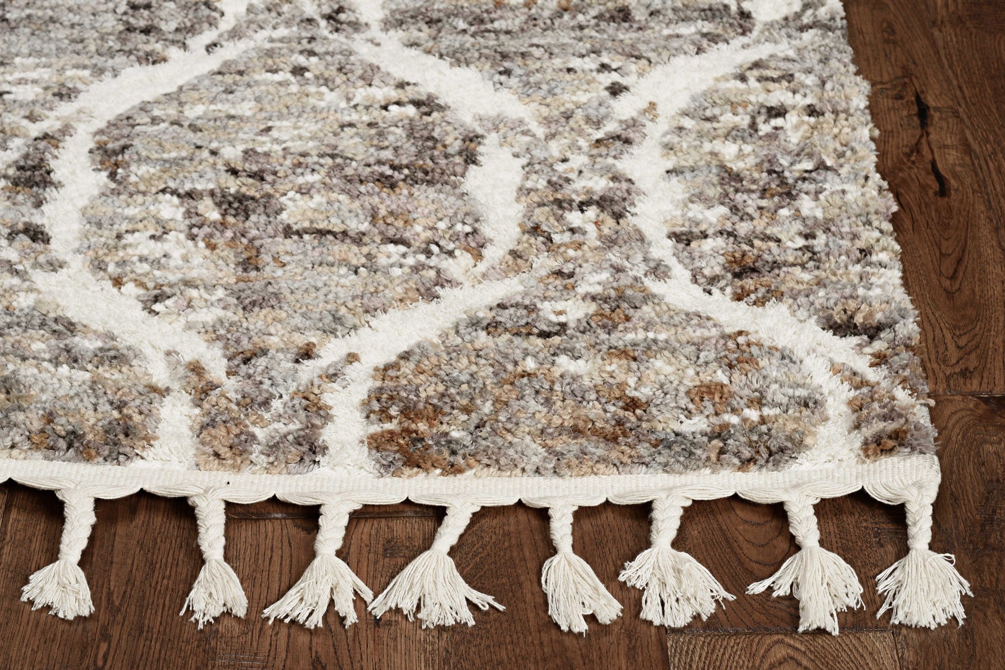 2' X 7' Grey Or Sand Wavy Line Runner Rug With Fringe