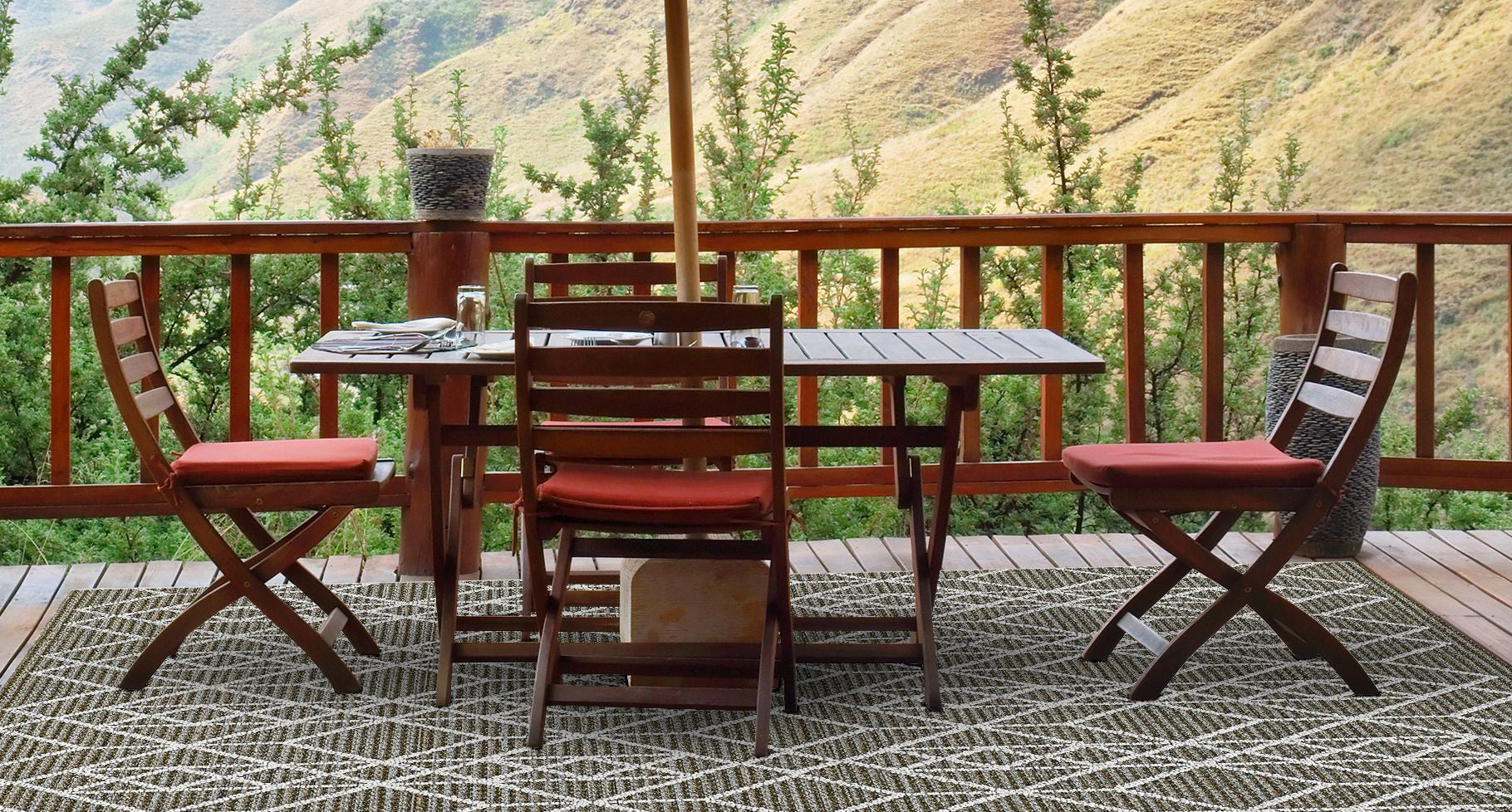 4'X6' Grey Machine Woven Uv Treated Geometric Indoor Outdoor Area Rug