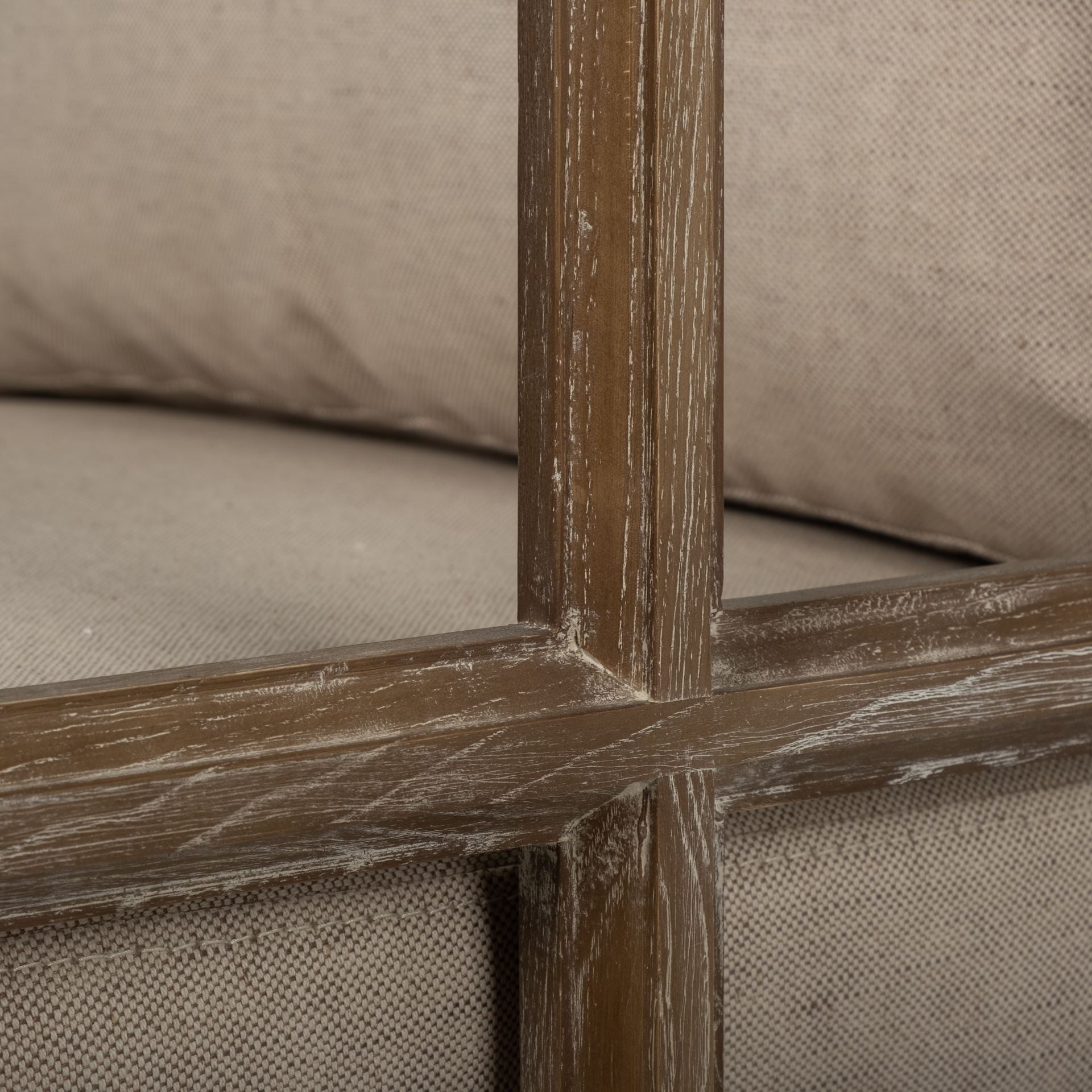 棕褐色織物覆蓋軟墊半月形椅子帶木框