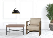 棕褐色織物覆蓋軟墊半月形椅子帶木框