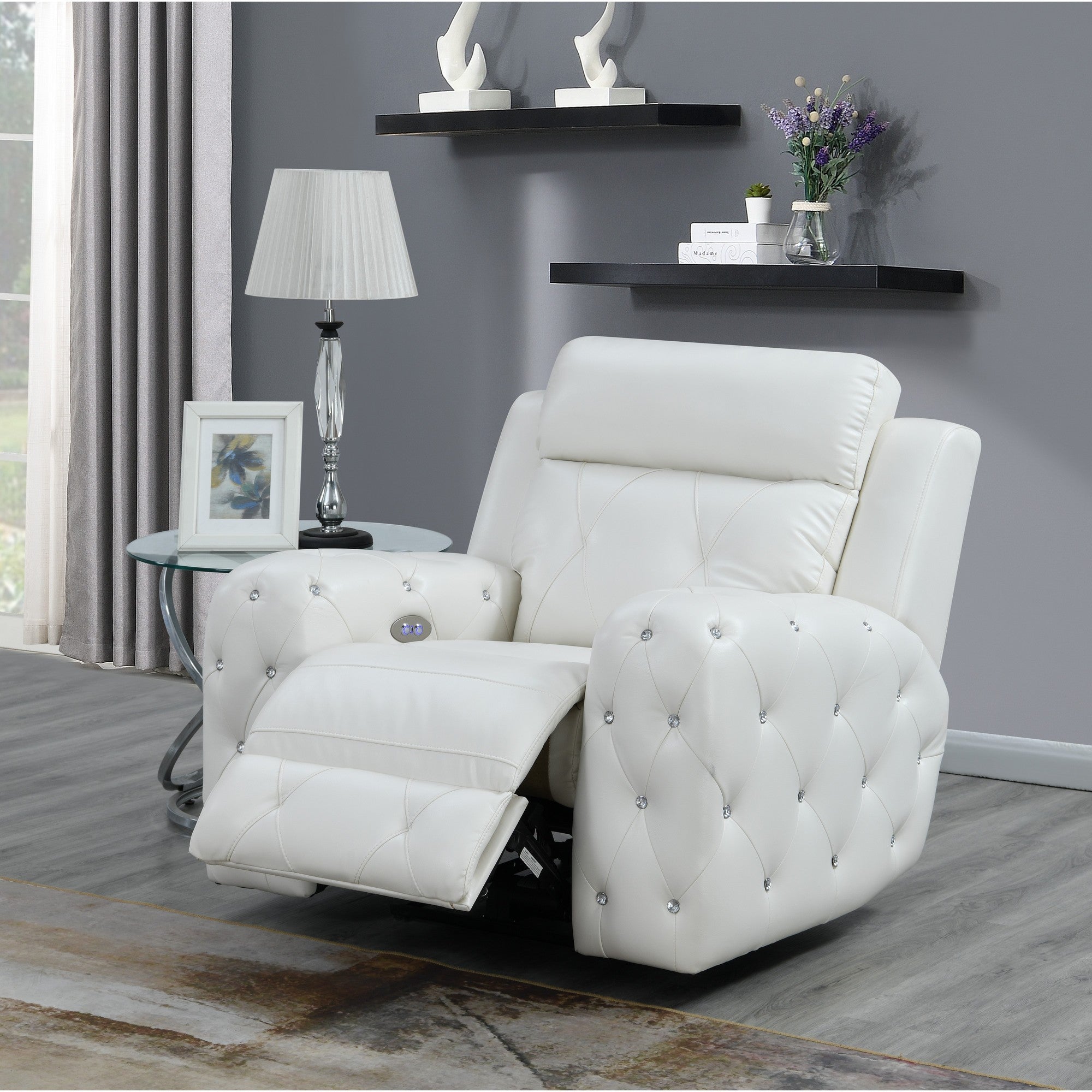 Sillón reclinable eléctrico con cubierta de gel de cuero blanco en asientos acolchados de lujo Diseño de capitoné adornado con joyas junto con brazo empotrado