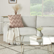 玫瑰粉色 V 形細節抱枕