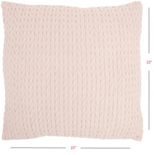 淺粉色 V 形編織抱枕