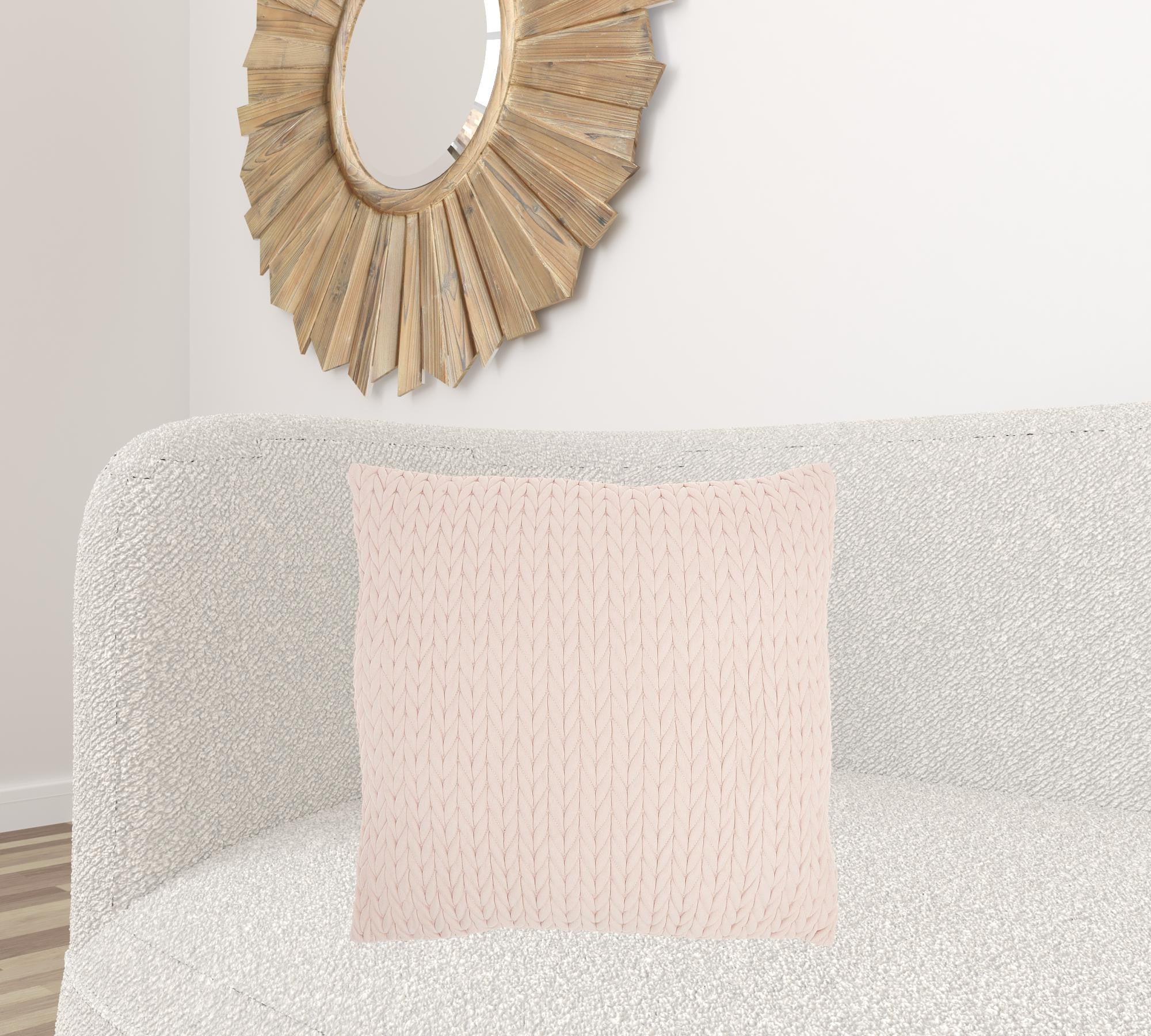 淺粉色 V 形編織抱枕