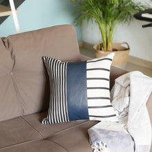 Funda de cojín lumbar tradicional de piel sintética azul marino y rayas monocromáticas