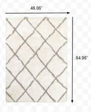 2’ X 3’ Ivory And Gray Geometric Lattice Scatter Rug