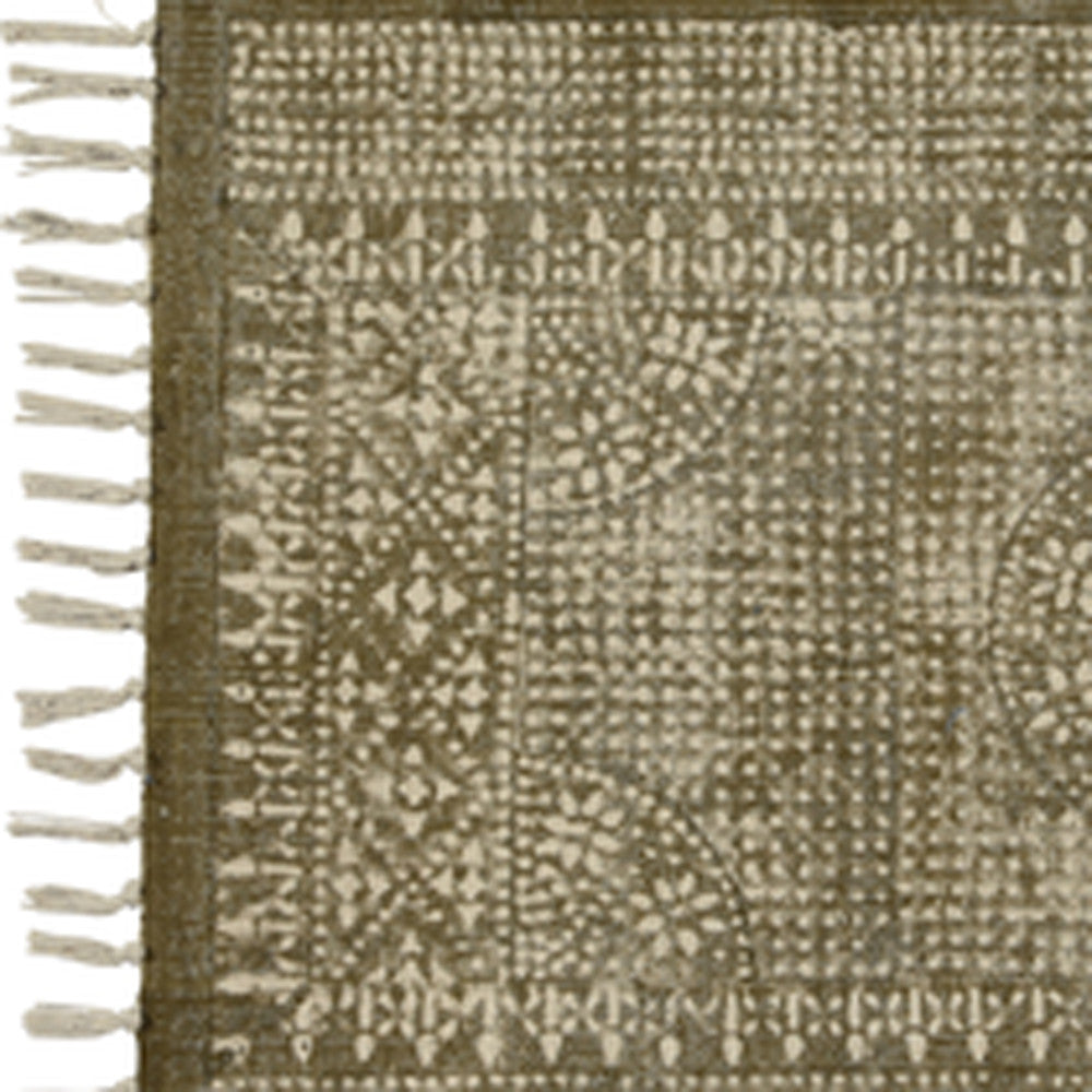 2' X 3' Putty Distressed Medallion Scatter Rug