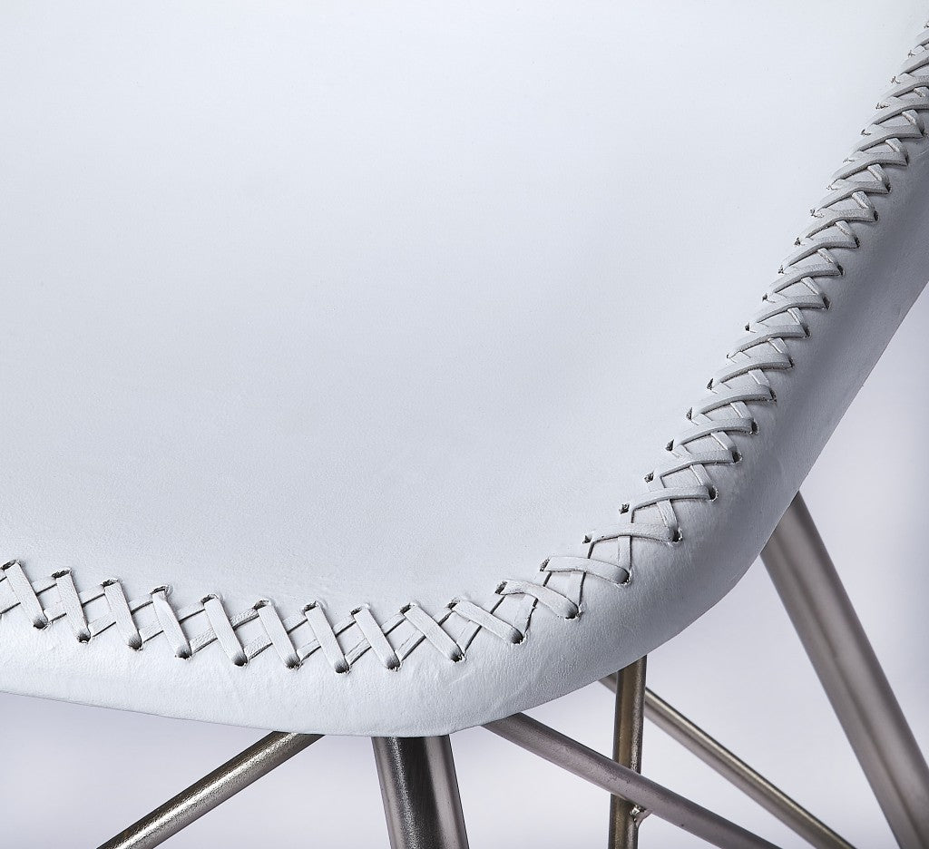 Silla decorativa de cuero blanco