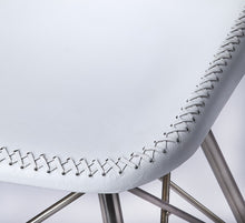 Silla decorativa de cuero blanco