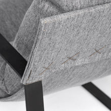 Silla honda de metal gris piedra y negro