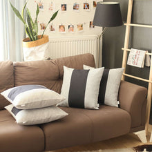 Juego de 4 fundas de almohada central gris y negro.