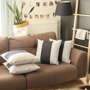 Juego de 4 fundas de almohada central gris y negro.