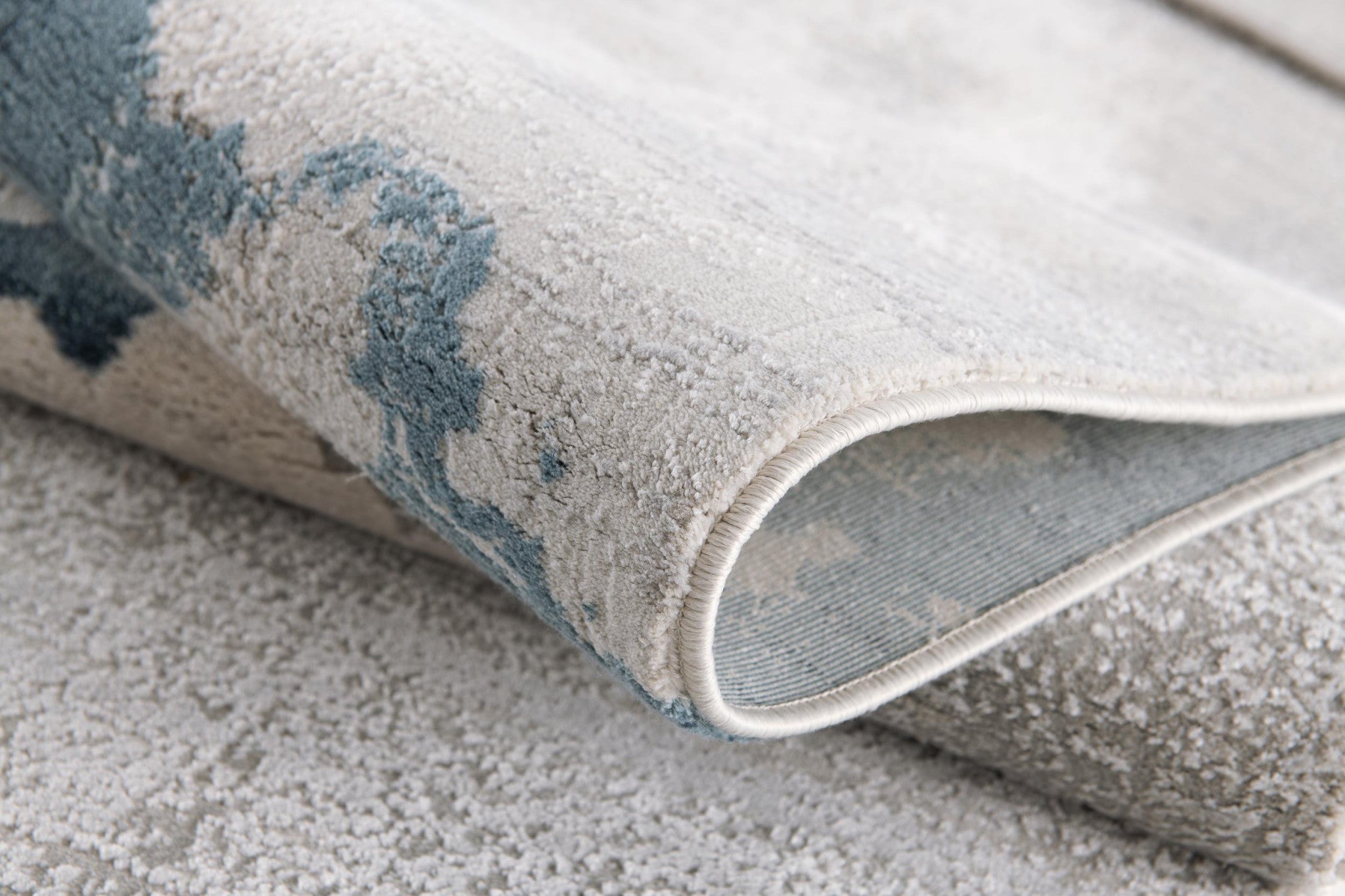 5’ X 8’ Gray And Blue Abstract Clouds Area Rug