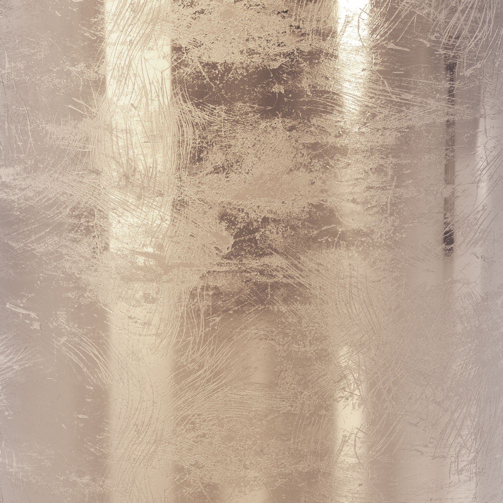 Conjunto de dos mesas auxiliares de vidrio y oro hoja