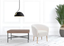 29 英寸米色夏爾巴人和金色扶手椅