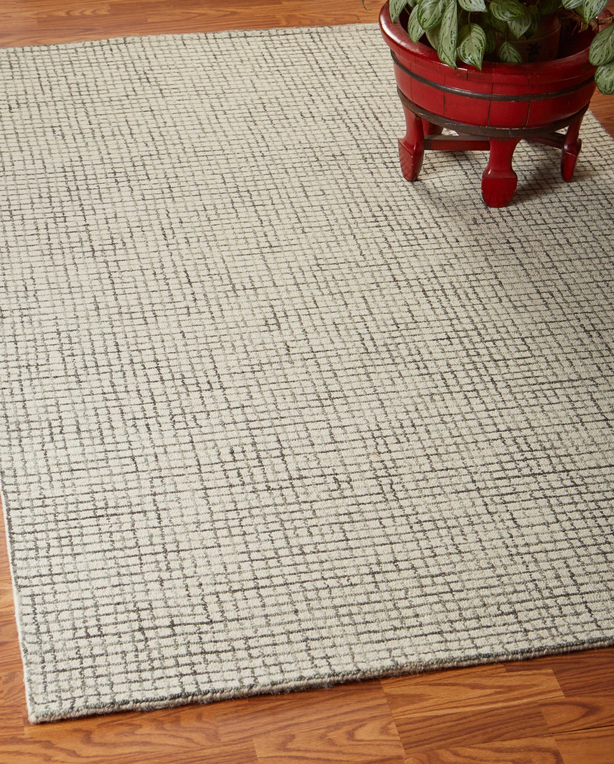5’ x 8’ Tan and Ivory Grid Area Rug