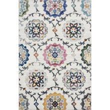 8’ x 10’ White Floral Quatrefoil Area Rug