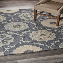 5’ x 7’ Gray Floral Trellis Area Rug