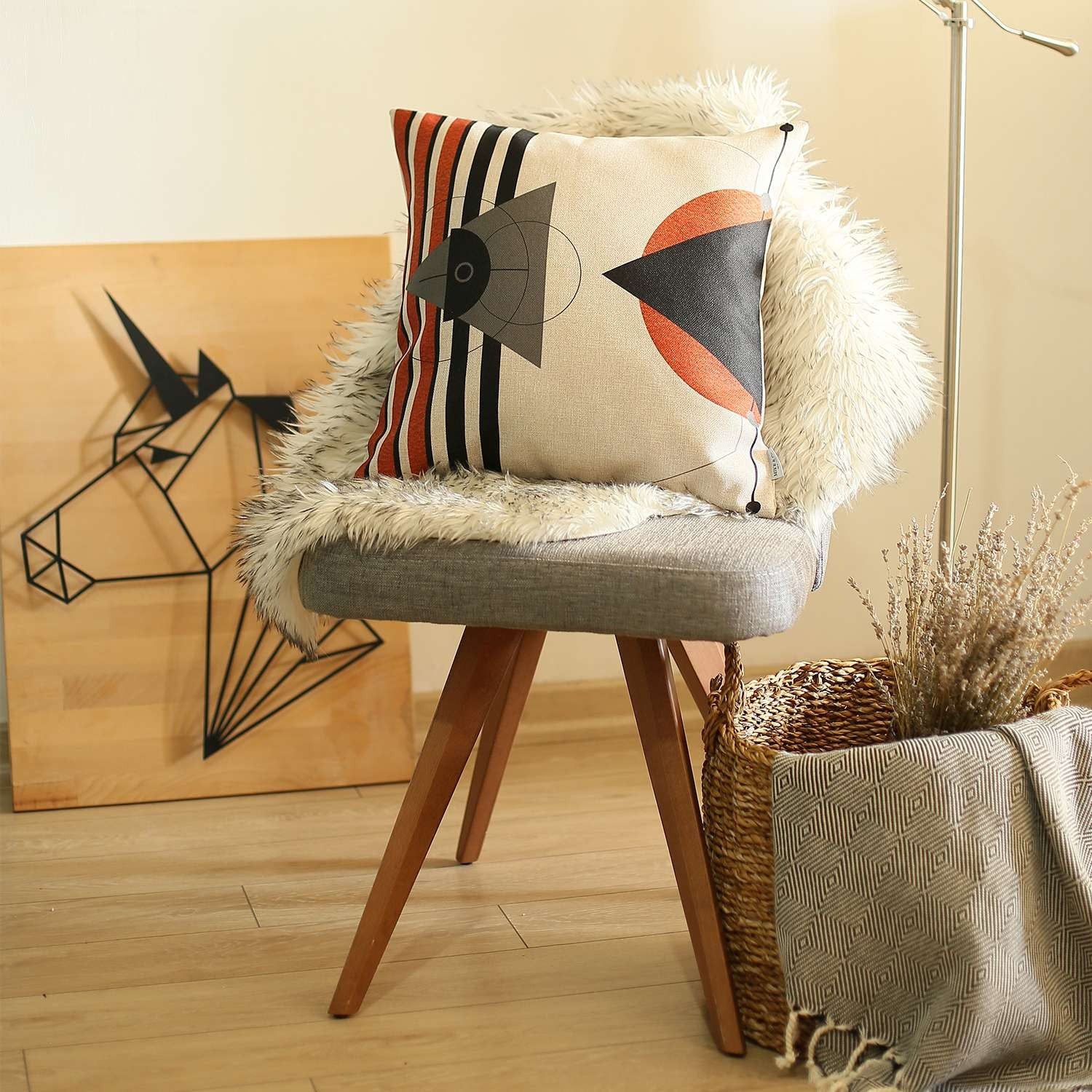 橙色和白色現代幾何抱枕