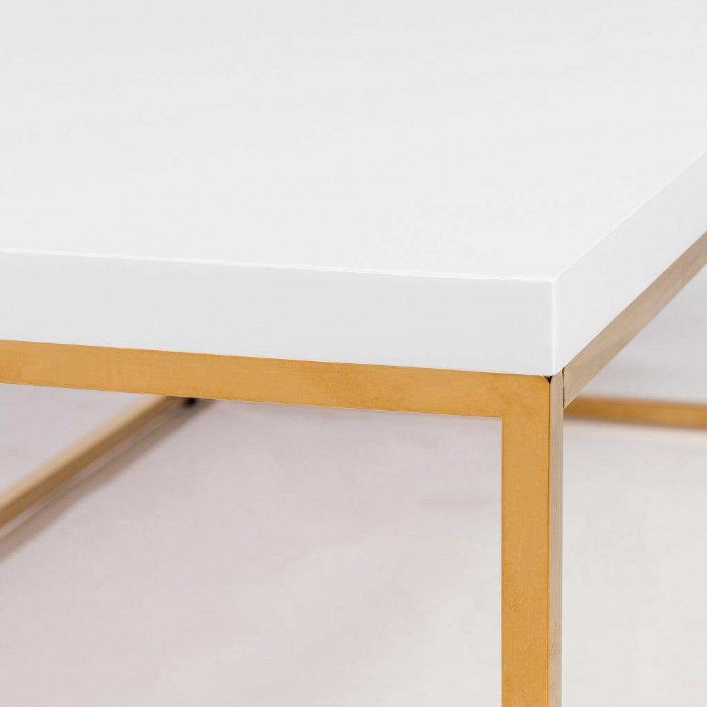 白色和金色高光咖啡桌