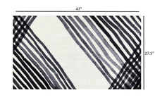 2' x 4' Black and Gray Abstract Arrow Washable Floor Mat