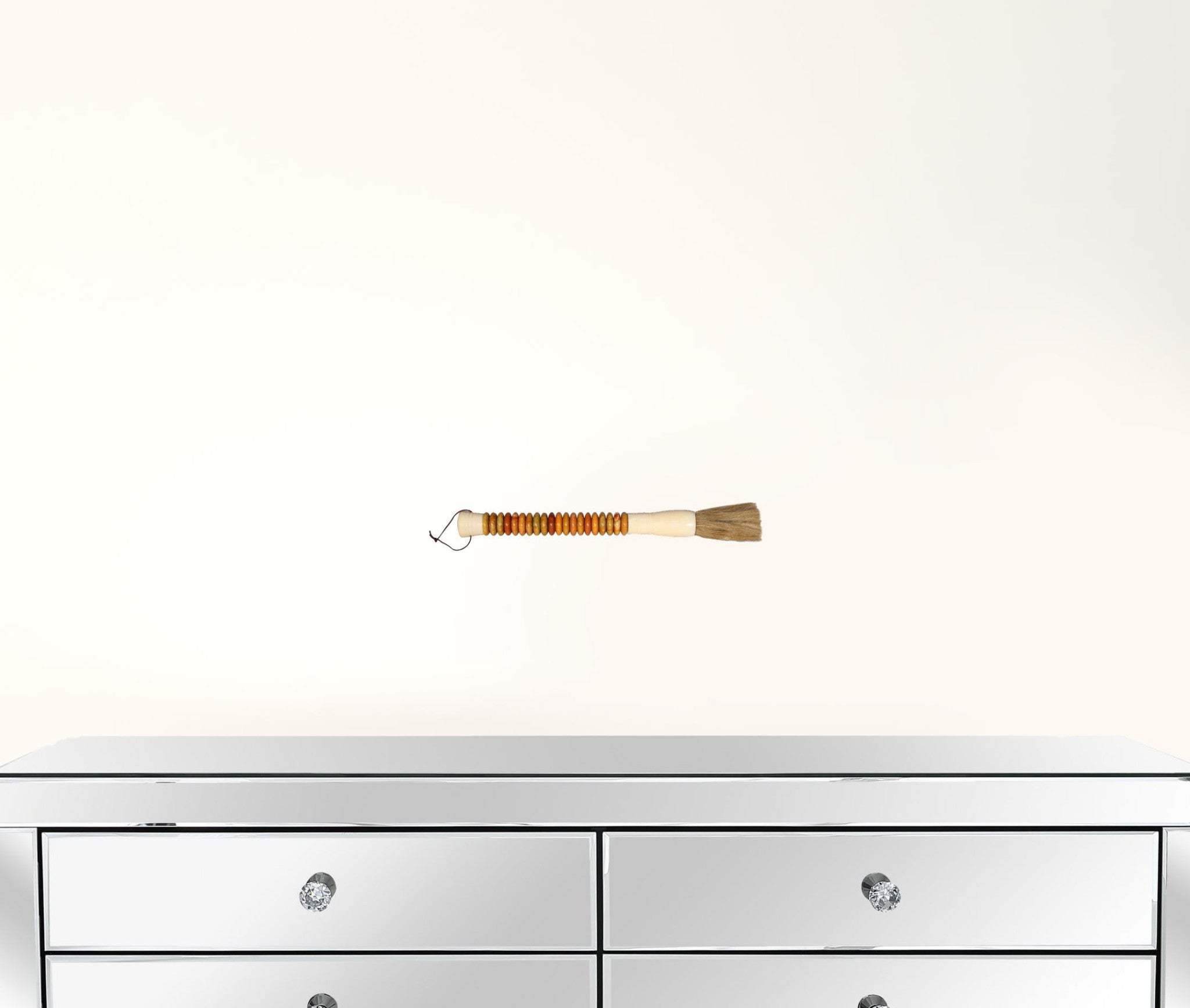 黃棕色玉算盤盤裝飾毛筆