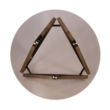 Mesa de centro redonda de metal y copa de champán de 31