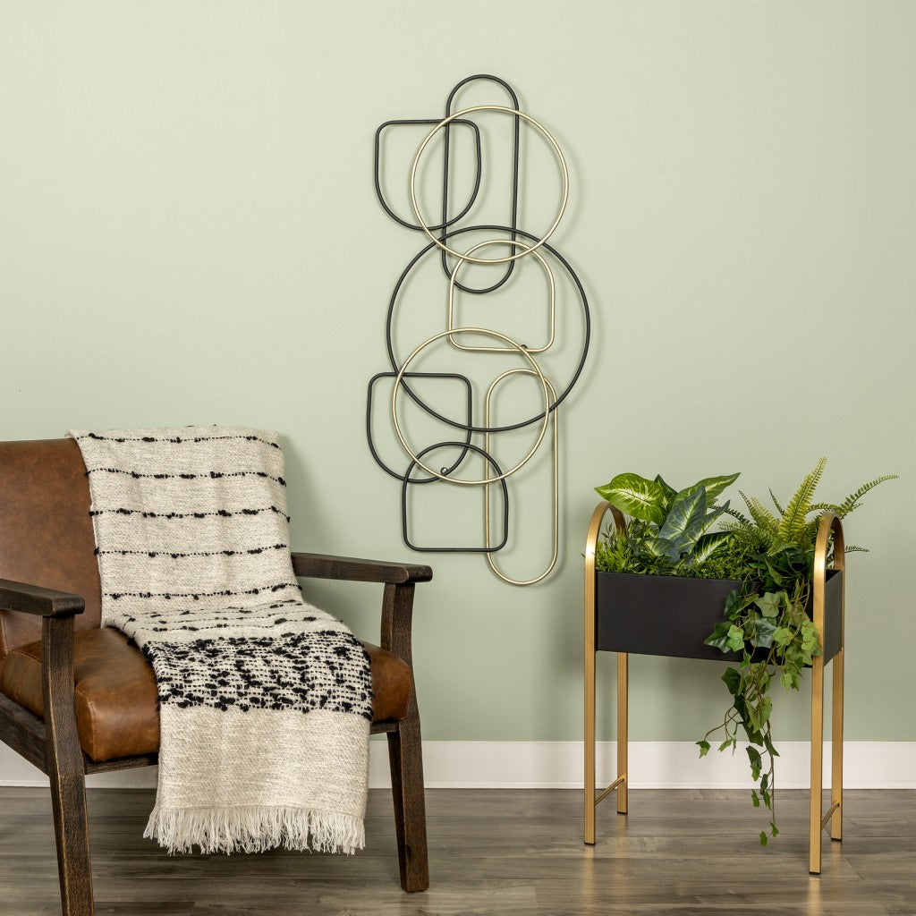 Macetero de metal dorado y negro