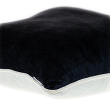 Cojín de terciopelo cuadrado blanco y negro reversible