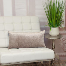 Cojín decorativo lumbar de terciopelo gris topo Tufted Diamonds