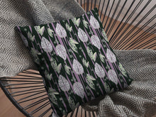 Cojín de gamuza con cremallera de hojas de otoño moradas negras de 18 