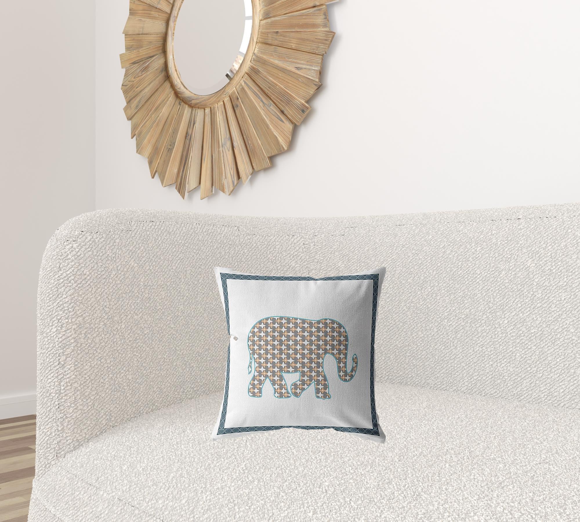 Cojín de gamuza boho elefante blanco dorado de 16 "