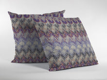 16 英寸洋紅色奶油色 Hatch 裝飾絨面革抱枕