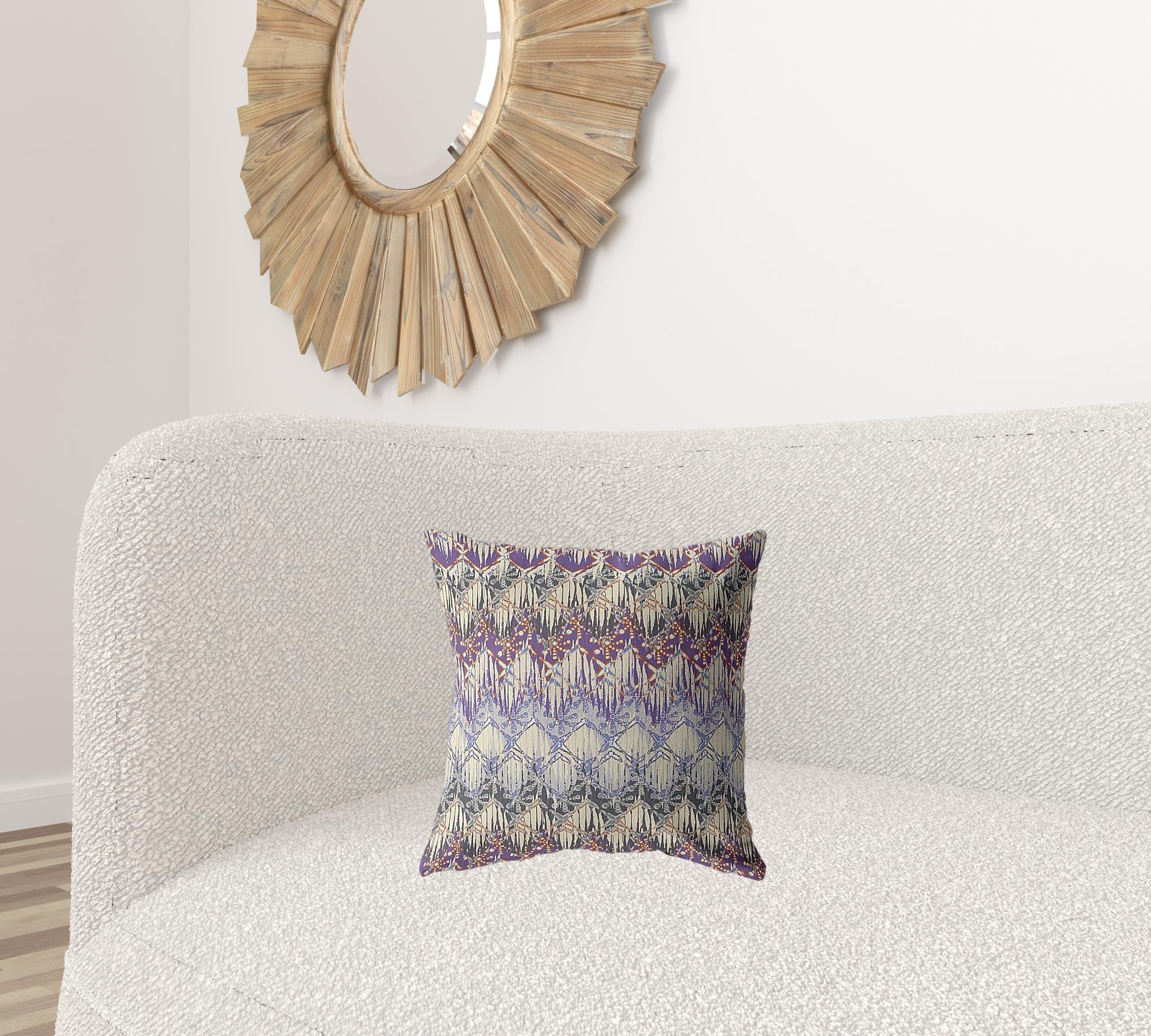 16 英寸洋紅色奶油色 Hatch 裝飾絨面革抱枕