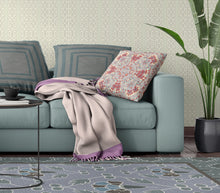 Cojín de gamuza abstracto con cremallera púrpura y rojo de 20 