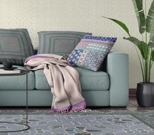 Cojín de gamuza soplado y cerrado con parche azul rosa de 18 