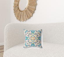 16 英寸 X 16 英寸米白色和藍色抽象吹縫絨面革抱枕