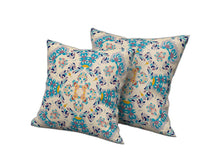 18 英寸 X 18 英寸米白色和藍色抽象吹縫絨面革抱枕