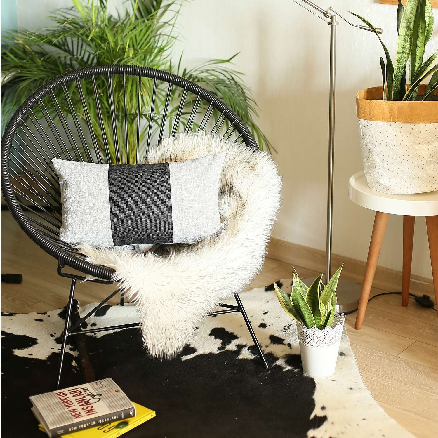 Funda de almohada lumbar de poliéster hecha a mano con cremallera geométrica gris y negra de 12 "X 20"