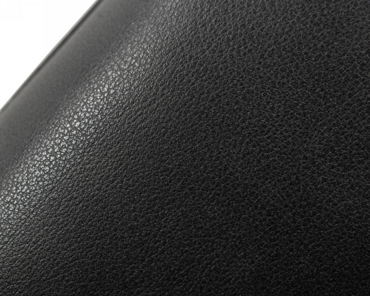 Silla con detalles en negro y piel sintética gris industrial