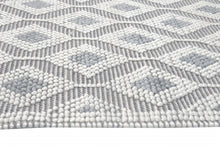6’ x 9’ Ivory Gray Diamond Trellis Modern Area Rug