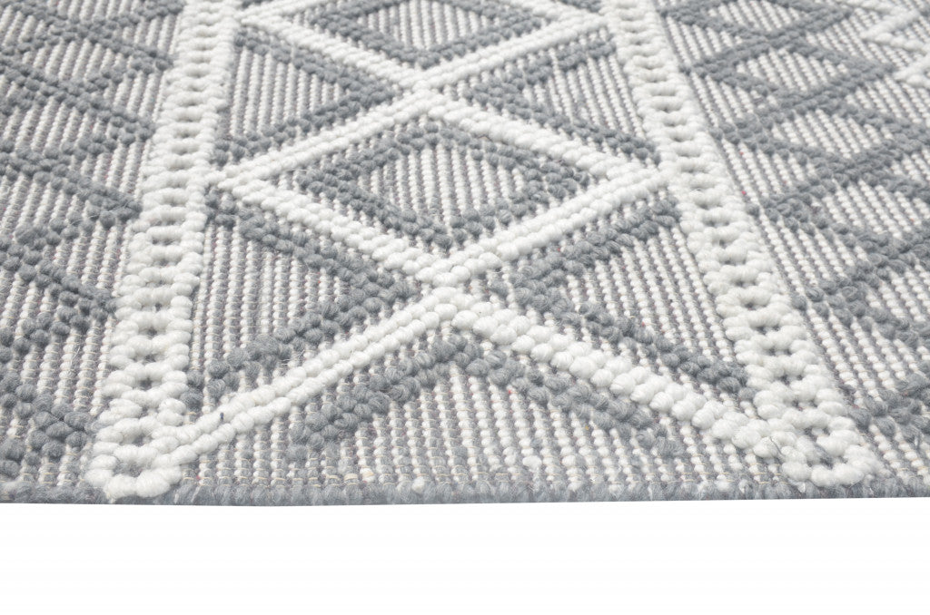 5’ x 7’ Gray Ivory Diamonds Boho Chic Area Rug
