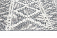 5’ x 7’ Gray Ivory Diamonds Boho Chic Area Rug